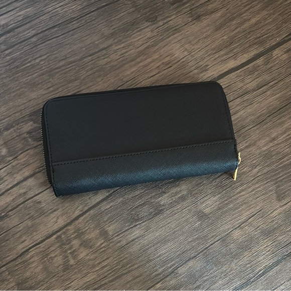 Must bundle Black Zip Around Wallet - Picture 2 of 3